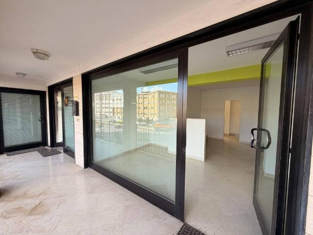 Locale Commerciale in affitto a Centro, Matera