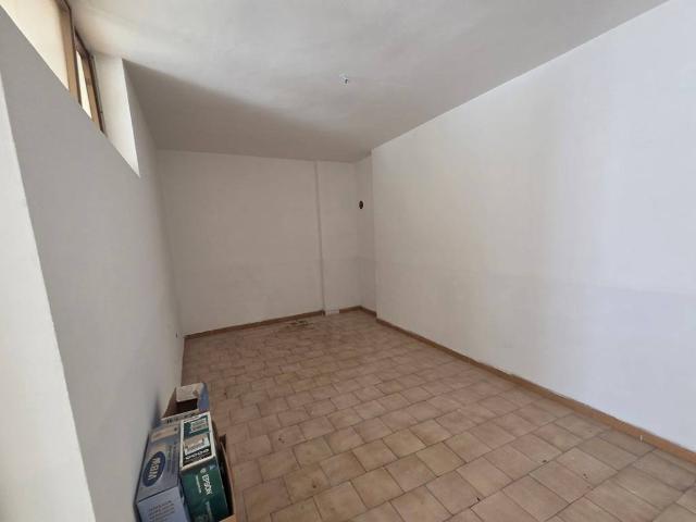 Locale Commerciale in affitto a Puglia, Lecce