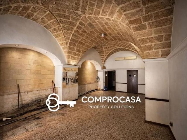 Locale Commerciale in affitto a Puglia, Lecce