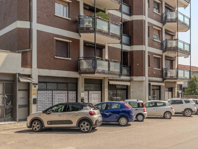 Locale Commerciale in affitto a Meda, Lombardia