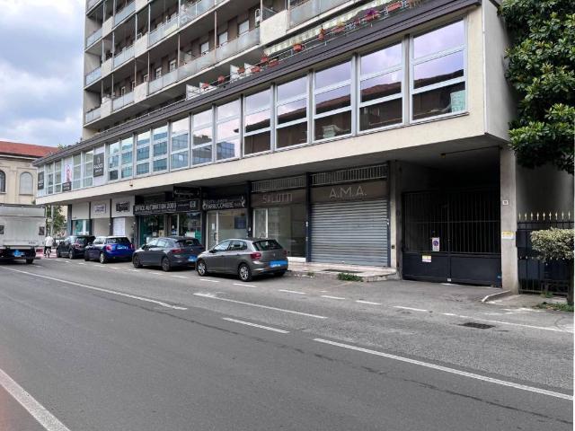 Locale Commerciale in affitto a Meda, Lombardia
