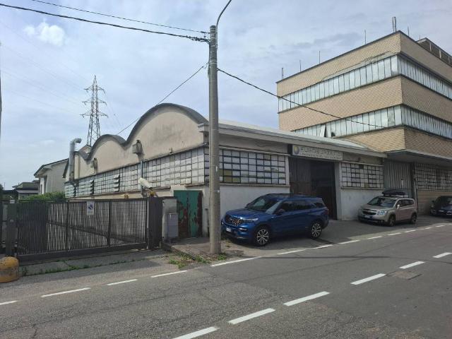 Locale Commerciale in affitto a Meda, Lombardia