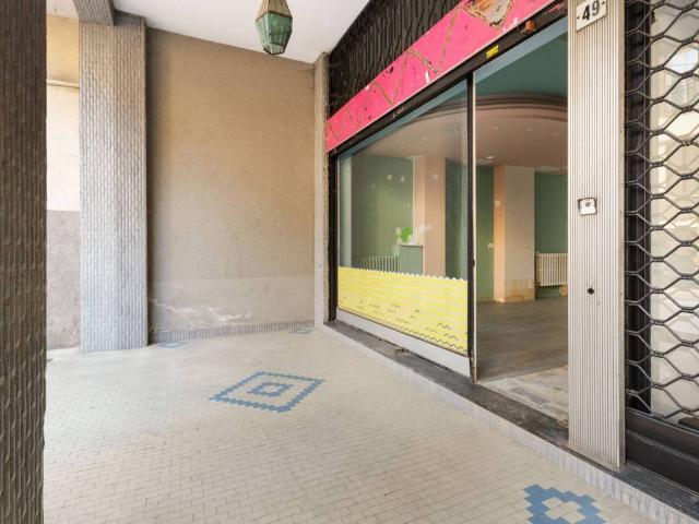 Locale Commerciale in affitto a Meda, Lombardia