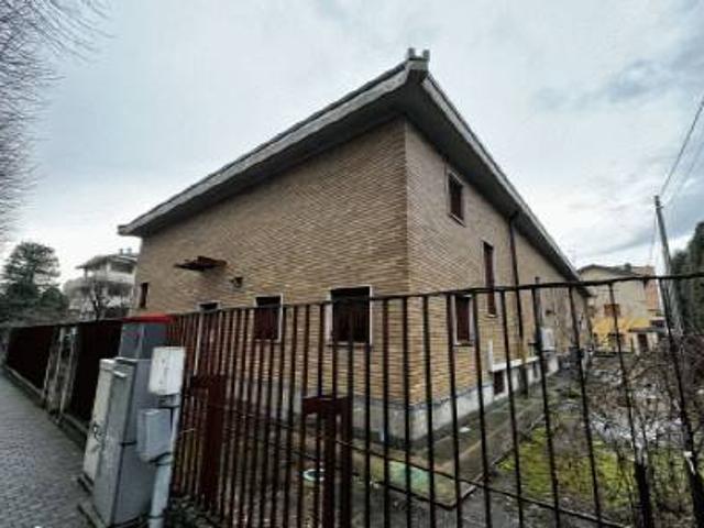 Locale Commerciale in affitto a Meda, Lombardia