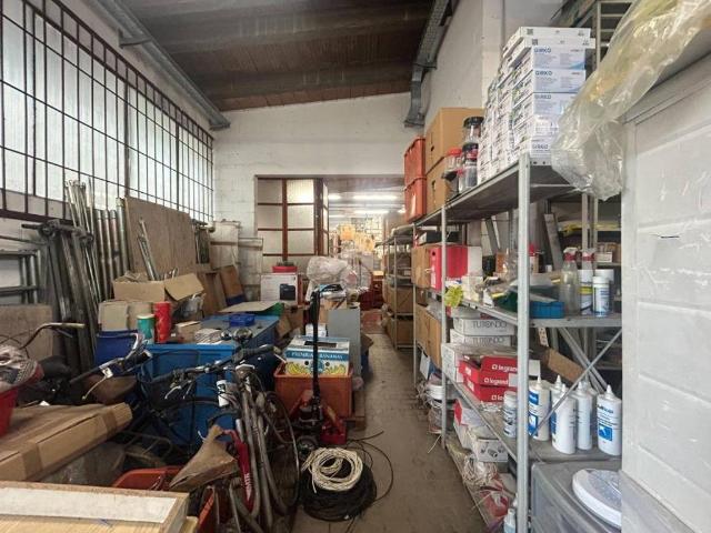 Locale Commerciale in affitto a Meda, Lombardia