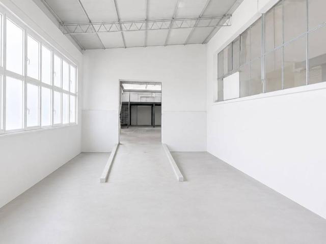 Locale Commerciale in affitto a Meda, Lombardia