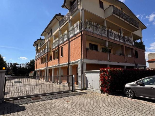 Locale Commerciale in affitto a Meda, Lombardia