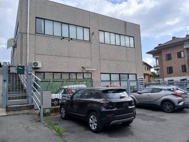 Locale Commerciale in affitto a Meda, Lombardia