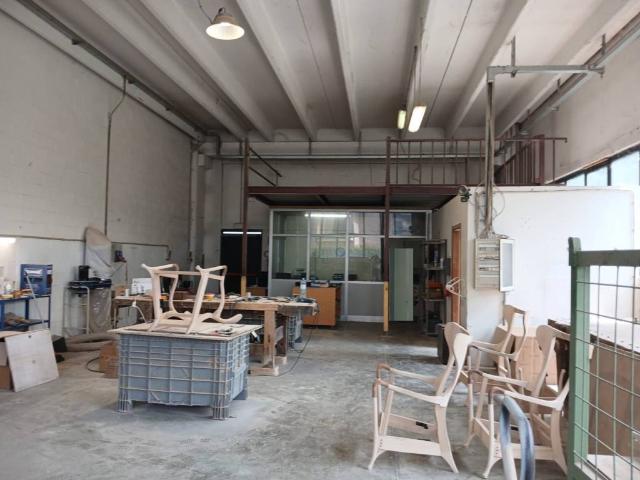Locale Commerciale in affitto a Meda, Lombardia