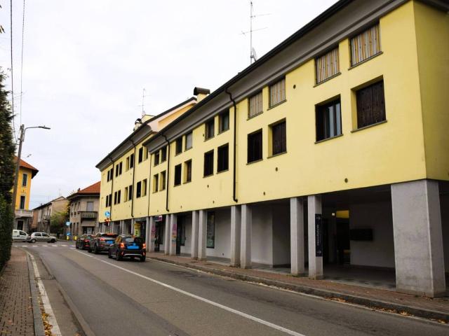 Locale Commerciale in affitto a Meda, Lombardia