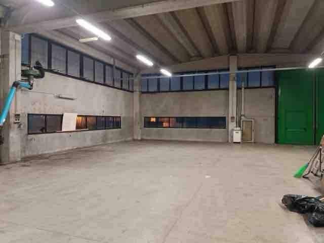 Locale Commerciale in affitto a Nuovo Circondario Imolese, Medicina