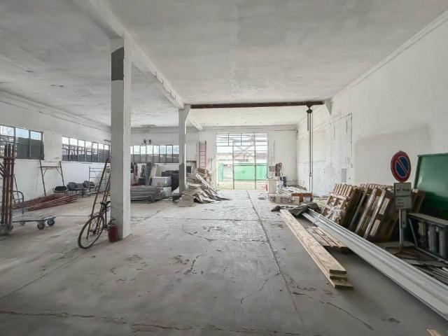 Locale Commerciale in affitto a Mediglia, Lombardia