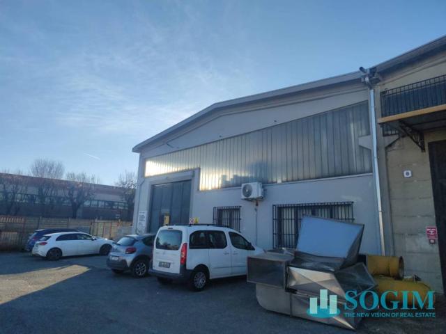 Locale Commerciale in affitto a Medolago, Lombardia