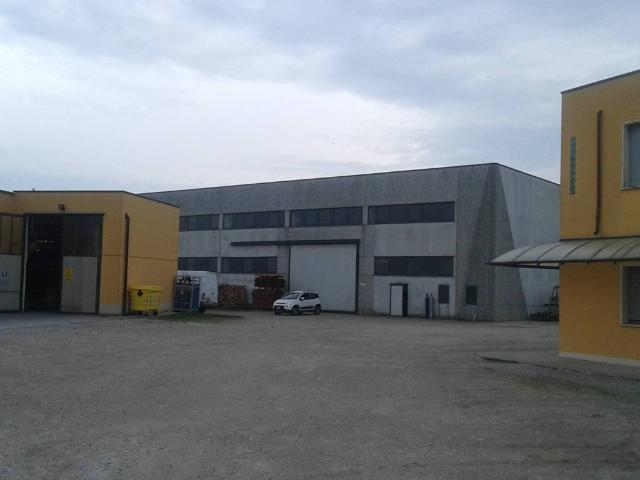Locale Commerciale in affitto a Medole, Lombardia