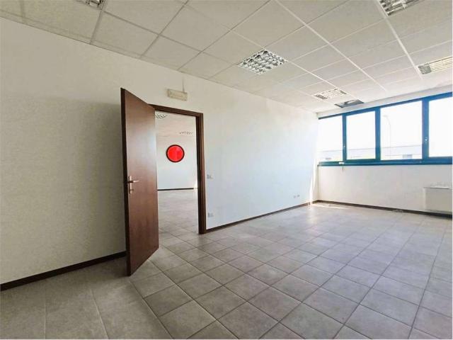 Locale Commerciale in affitto a Unione Comuni Modenesi Area Nord, San Prospero