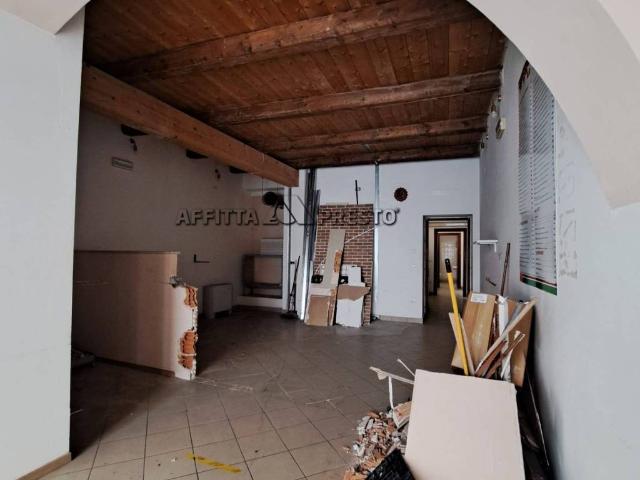 Locale Commerciale in affitto a Unione di Comuni della Romagna Forlivese, Meldola