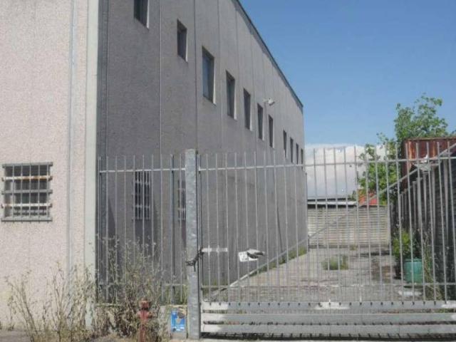 Locale Commerciale in affitto a Melegnano, Lombardia