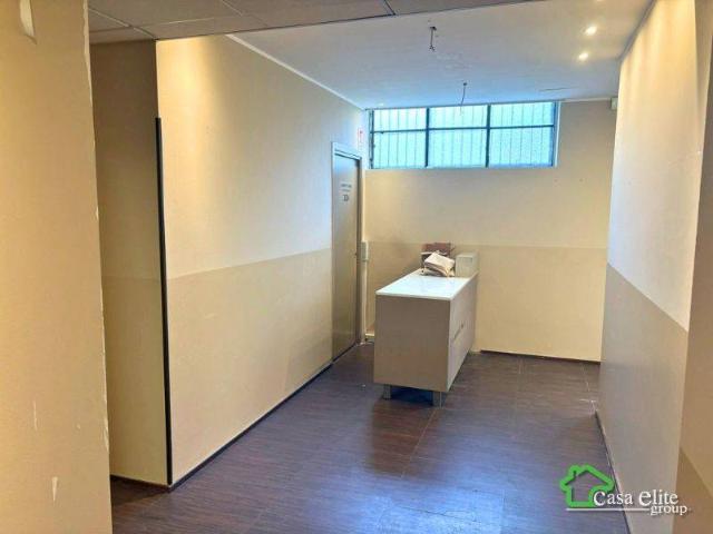 Locale Commerciale in affitto a Melegnano, Lombardia