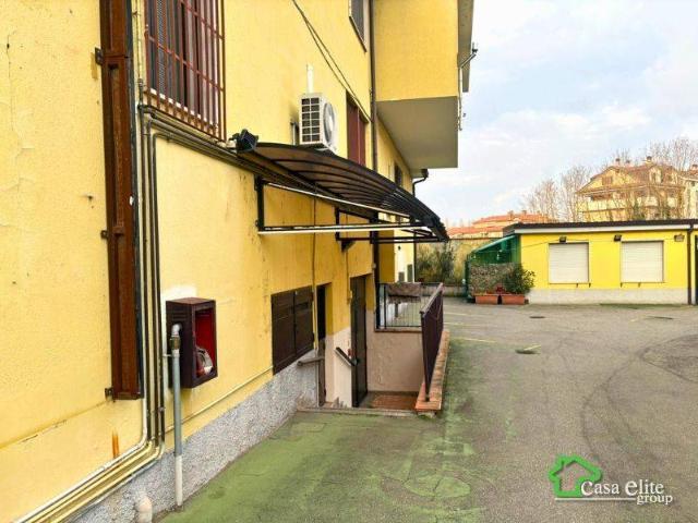 Locale Commerciale in affitto a Melegnano, Lombardia