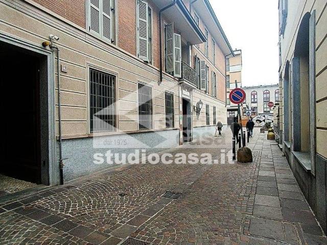 Locale Commerciale in affitto a Melegnano, Lombardia