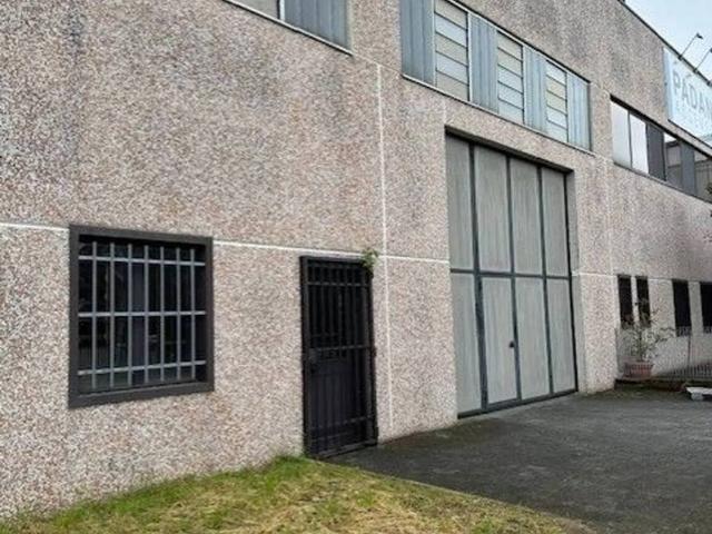 Locale Commerciale in affitto a Melegnano, Lombardia