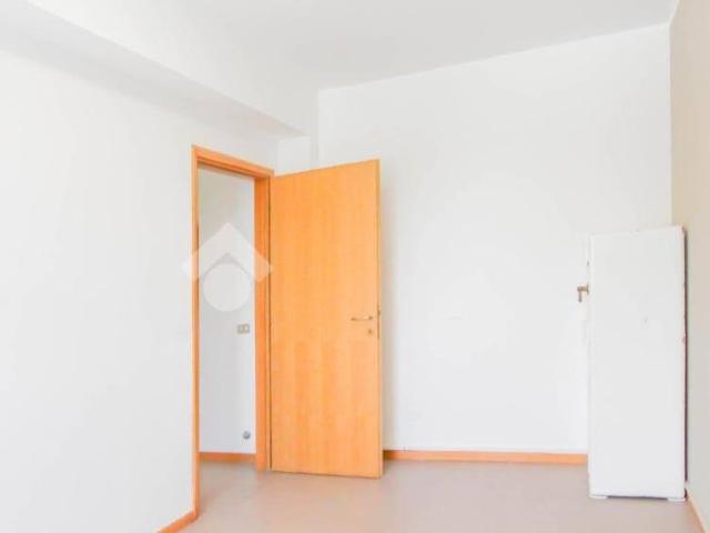 Locale Commerciale in affitto a Melegnano, Lombardia