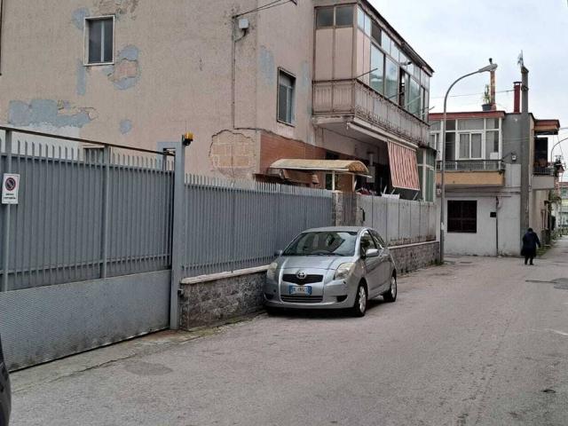 Locale Commerciale in affitto a Rione 219, Melito Di Napoli