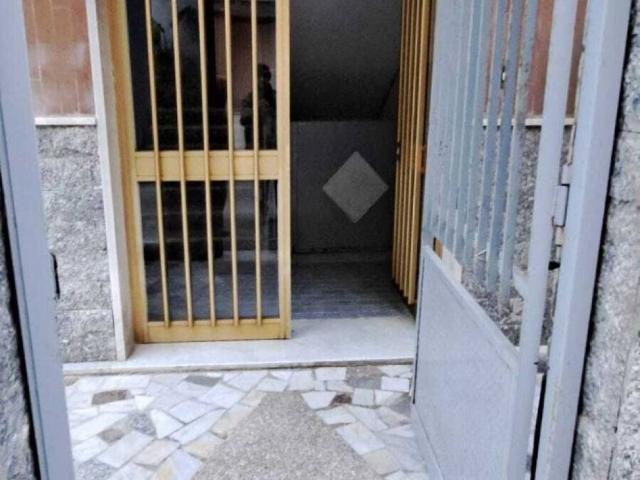 Locale Commerciale in affitto a Rione 219, Melito Di Napoli