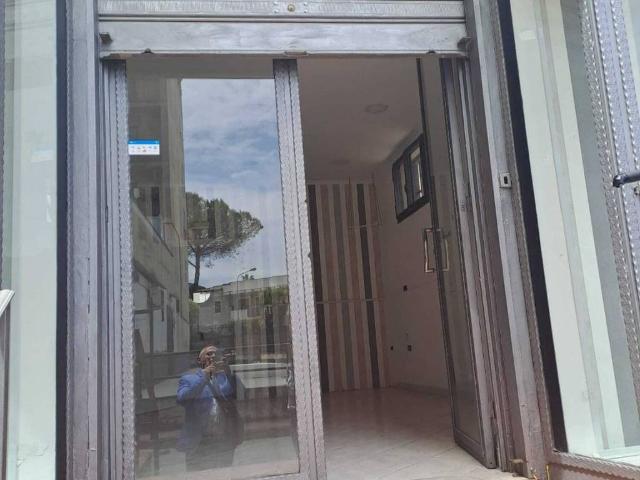 Locale Commerciale in affitto a Melito Di Napoli, Campania