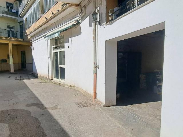 Locale Commerciale in affitto a Rione 219, Melito Di Napoli