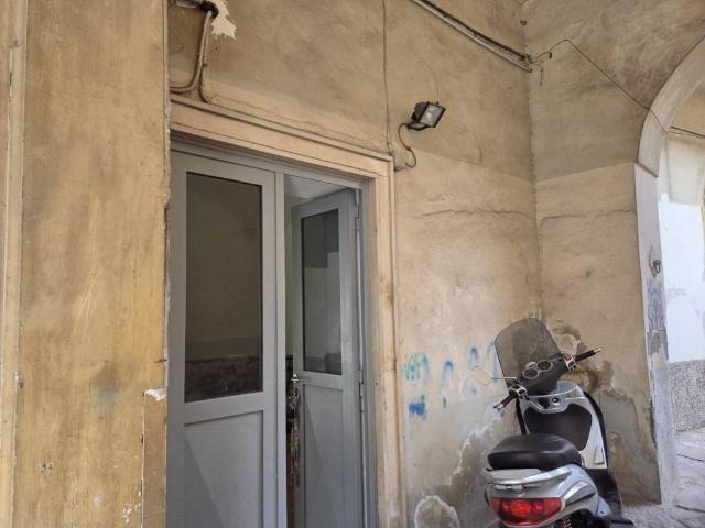 Locale Commerciale in affitto a Rione 219, Melito Di Napoli