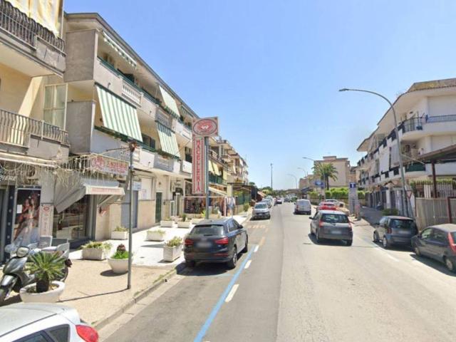 Locale Commerciale in affitto a Rione 219, Melito Di Napoli