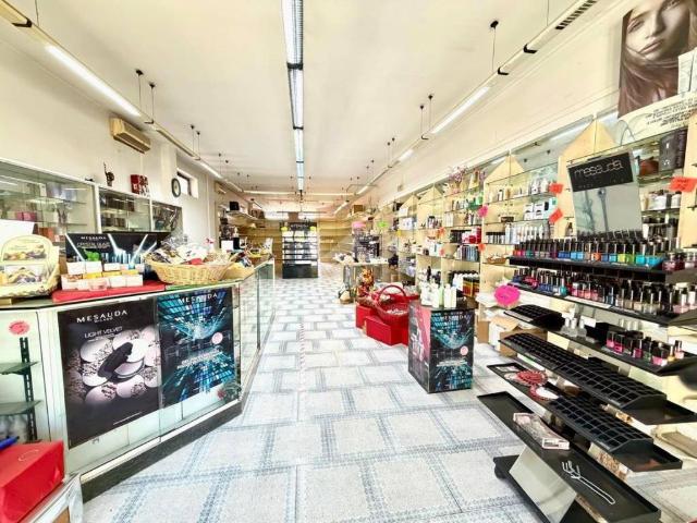 Locale Commerciale in affitto a Monte San Salvatore, Mentana