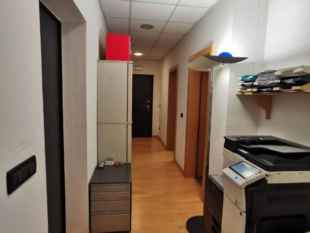 Locale Commerciale in affitto a Burggrafenamt - Burgraviato, Merano - Meran