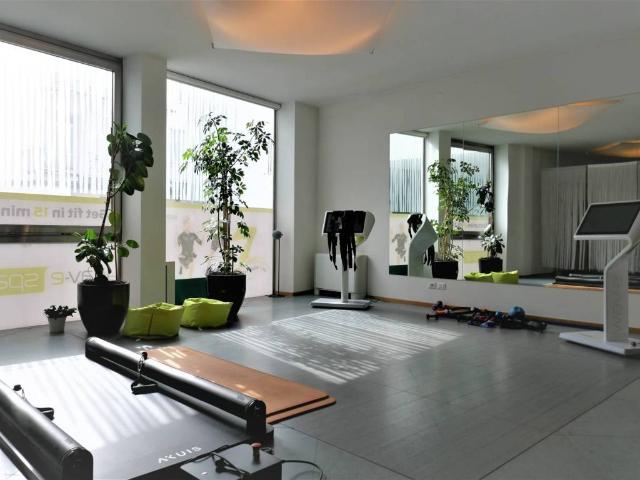 Locale Commerciale in affitto a Burggrafenamt - Burgraviato, Merano - Meran
