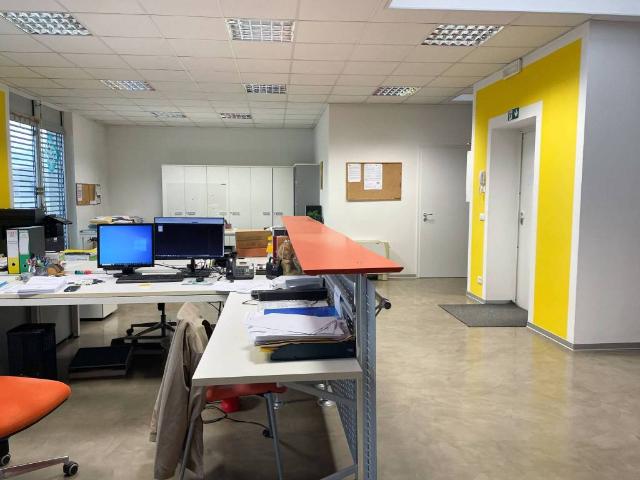Locale Commerciale in affitto a Burggrafenamt - Burgraviato, Merano - Meran