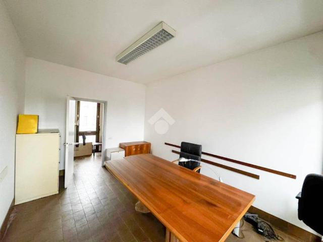 Locale Commerciale in affitto a Novate Brianza, Merate