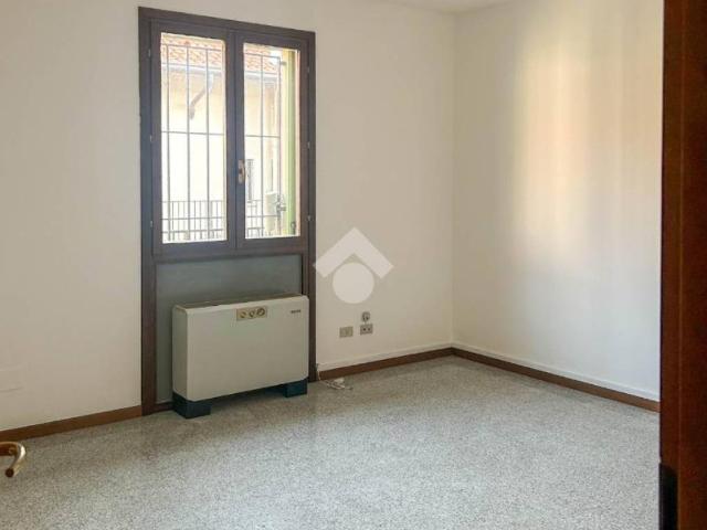 Locale Commerciale in affitto a Novate Brianza, Merate