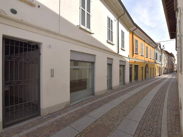 Locale Commerciale in affitto a Novate Brianza, Merate
