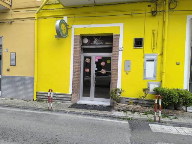 Locale Commerciale in affitto a Mercato San Severino, Campania
