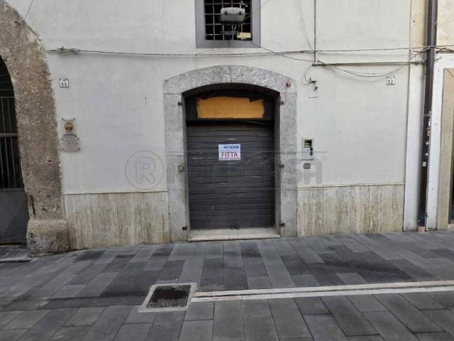 Locale Commerciale in affitto a Mercato San Severino, Campania