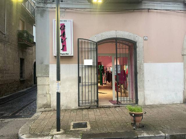 Locale Commerciale in affitto a Mercato San Severino, Campania