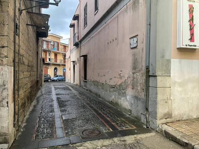 Locale Commerciale in affitto a Mercato San Severino, Campania
