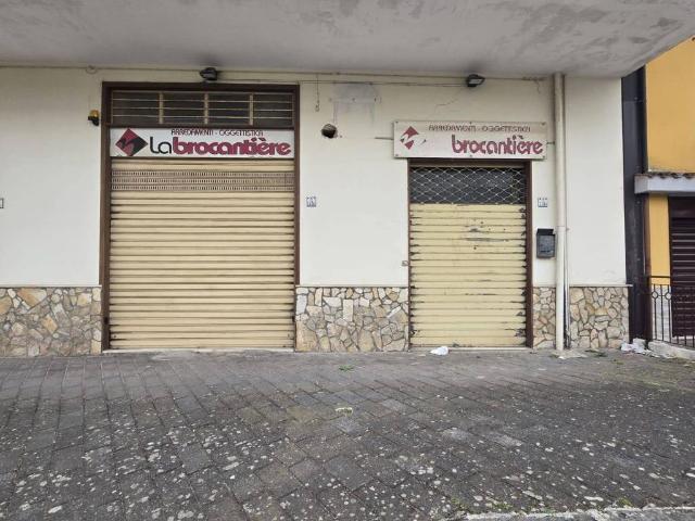 Locale Commerciale in affitto a Montoro, Campania