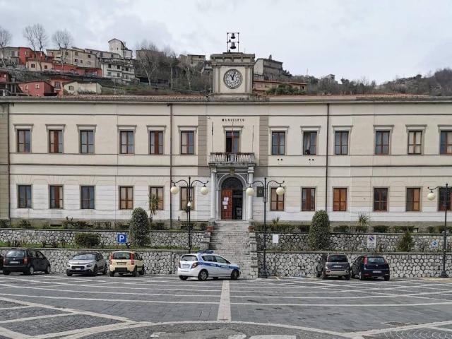 Locale Commerciale in affitto a Capocastello, Mercogliano