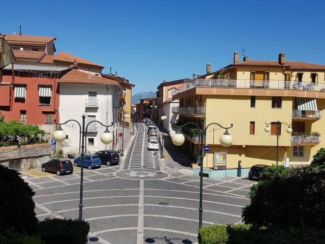 Locale Commerciale in affitto a Capocastello, Mercogliano