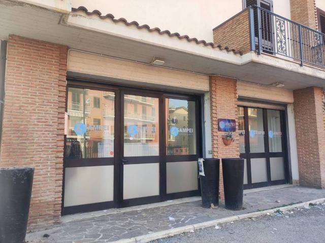Locale Commerciale in affitto a Mercogliano, Campania