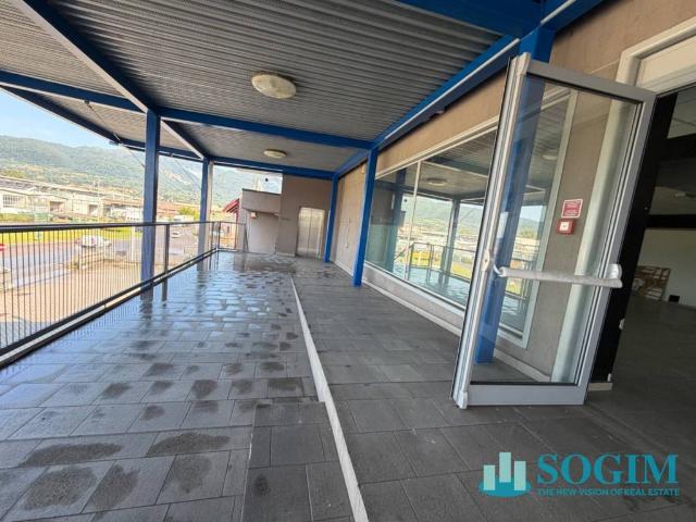 Locale Commerciale in affitto a Mojana, Merone