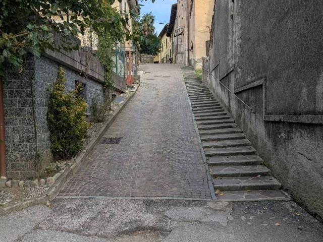 Locale Commerciale in affitto a Merone, Como