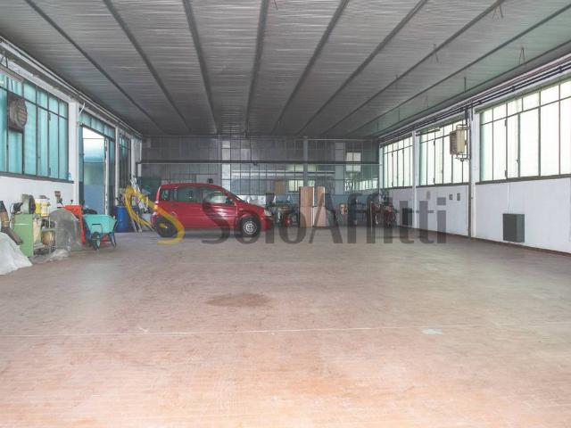 Locale Commerciale in affitto a Mojana, Merone